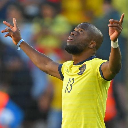 Enner Valencia comemora gol marcado pelo Equador durante jogo contra o Peru, pelas Eliminatórias