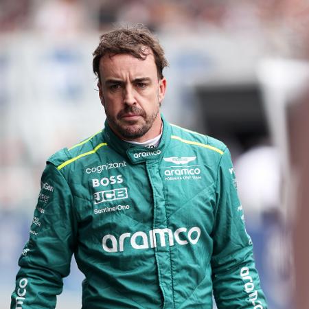 Fernando Alonso, da Aston Martin, se emocionou ao falar sobre situação na Espanha