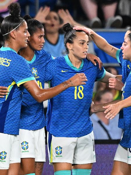 Gabi Portilho (camisa 18) celebra gol em vitória sobre a Austrália neste domingo