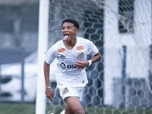 Ex-companheiros ajudam filho de Robinho, que começa a brilhar no Santos