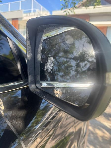Marca de tiro no retrovisor do carro de Rossi, goleiro do Flamengo Marca de tiro no retrovisor do carro de Rossi, goleiro do Flamengo