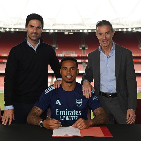 Gabriel Magalhães, zagueiro do Arsenal, assinou a extensão do contrato