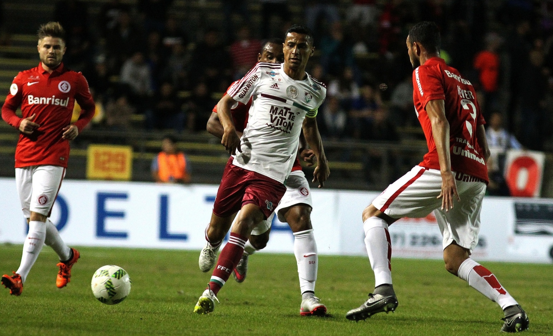 Cícero carrega a bola para o Fluminense contra o Internacional na partida das equipes pela Florida Cup - NELSON PEREZ/FLUMINENSE F.C