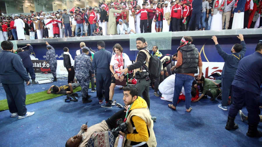 Queda de alambrado em estádio do Kuwait deixa 40 torcedores feridos - Yasser Al-Zayyat/AFP