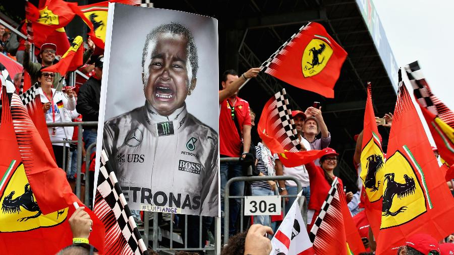 Torcida da Ferrari não perdoou rival Hamilton nos últimos tempos, mas time tentou contratá-lo - Charles Coates/Getty Images