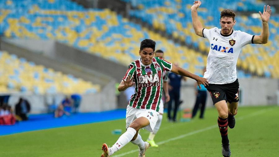 Igor Julião em ação pelo Fluminense - Thiago Ribeiro/AGIF