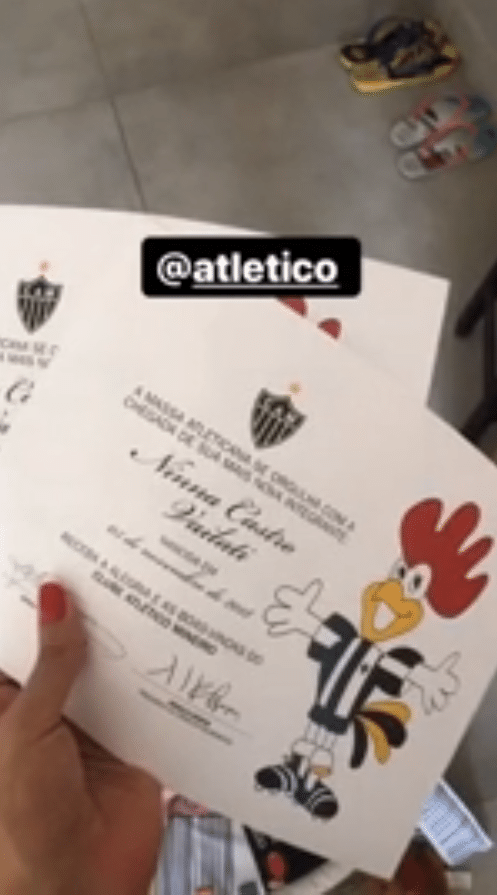 Filhas de Sheilla Castro recebem homenagem do Atlético-MG