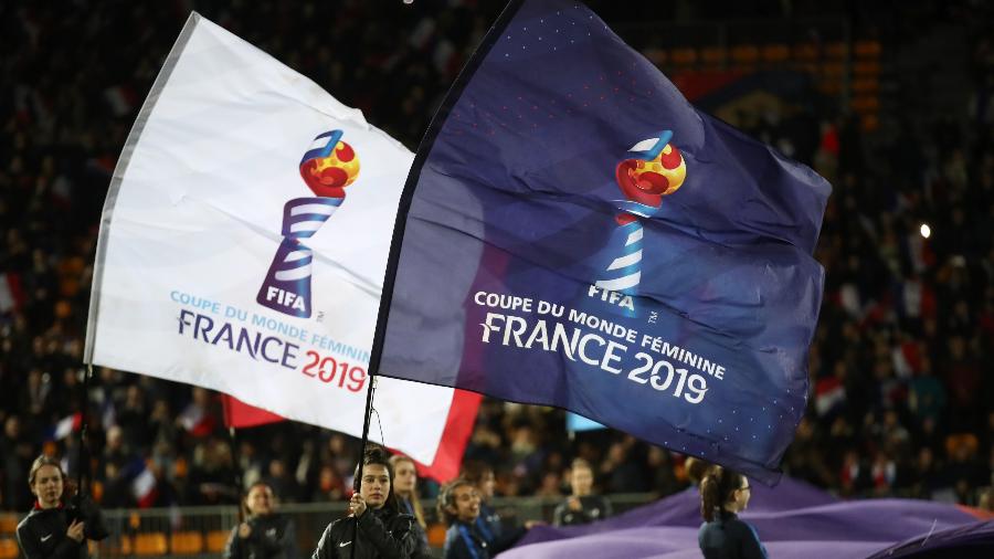 Bandeiras alusivas à Copa do Mundo feminina de 2019, na França - Alex Grimm/Getty Images
