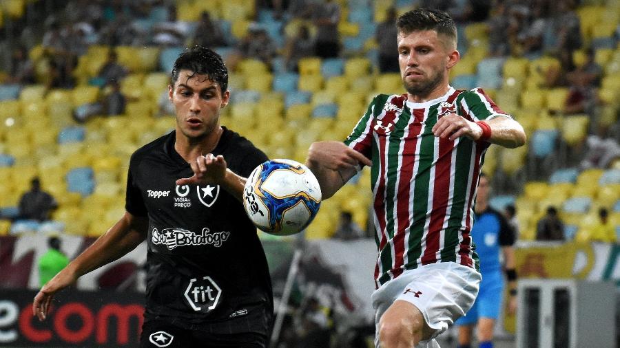 Caio Henrique e Marcinho disputam a bola durante Fluminense x Botafogo no Carioca de 2019 - MAILSON SANTANA/FLUMINENSE FC.