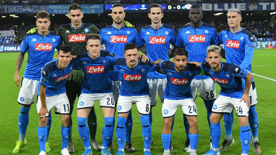 Time do Napoli antes do jogo contra o Salzburg, pela fase de grupo da Liga dos Campeões - Alberto Pizzoli/AFP