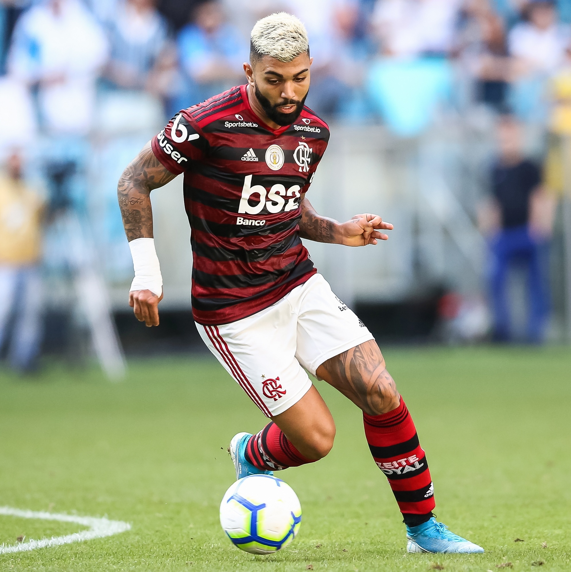 SAIU! Com Gabigol e 3 zagueiros, Flamengo divulga escalação para jogo contra  o Grêmio, pelo Brasileirão - Coluna do Fla