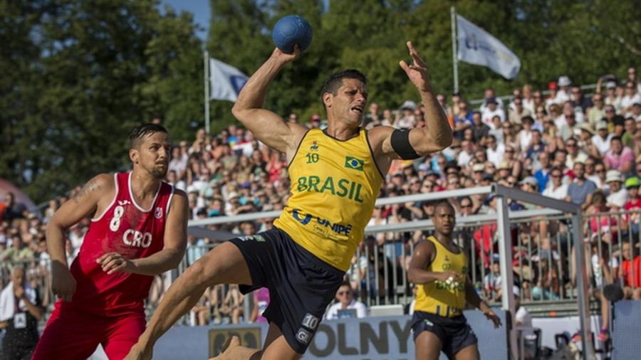 Jogador da seleção brasileira de beach handball - Divulgação/IHF
