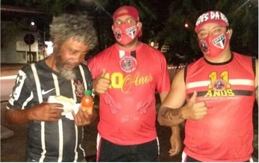 Torcida Do Sao Paulo Ajuda Corintiano A Reencontrar Familia Apos 12 Anos 08 05 2020 Uol Esporte