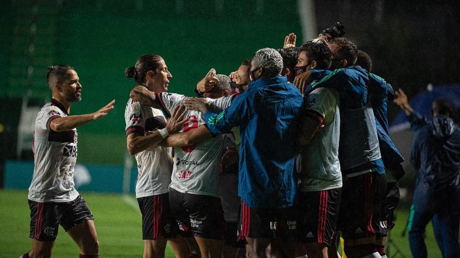 Jogadores do Flamengo celebram gol sobre o Goiás, em partida pelo Brasileiro - Alexandre Vidal / Flamengo