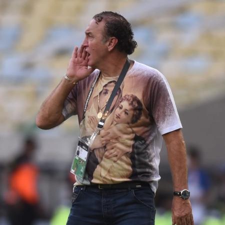 Cuca foi expulso da final da Libertadores entre Palmeiras e Santos após confusão em lateral com Marcos Rocha