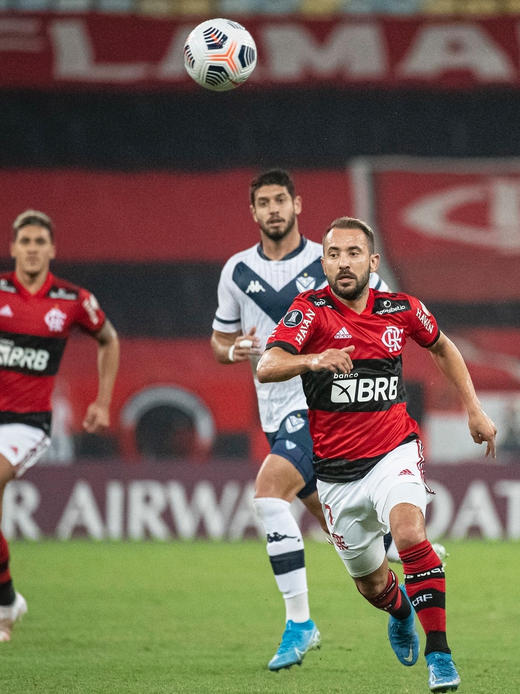 escalações de river plate x vélez sársfield 