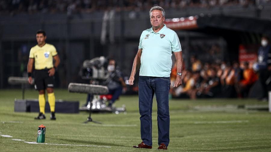 Abel Braga, técnico do Fluminense, durante duelo com o Olimpia, no Paraguai, pela Libertadores - Lucas Merçon / Fluminense