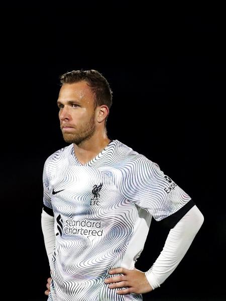 Arthur participa de jogo da equipe sub-21 do Liverpool contra Rochdale  - Lewis Storey/Getty Images