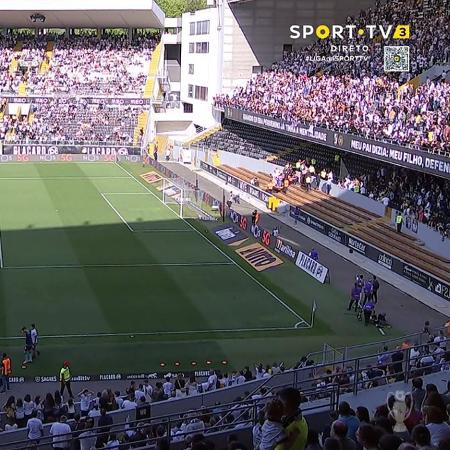 Torcedor do Vitória de Guimarães caiu de uma arquibancada em Portugal - Reprodução