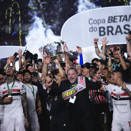 Jogadores do São Paulo comemoram título da Copa do Brasil