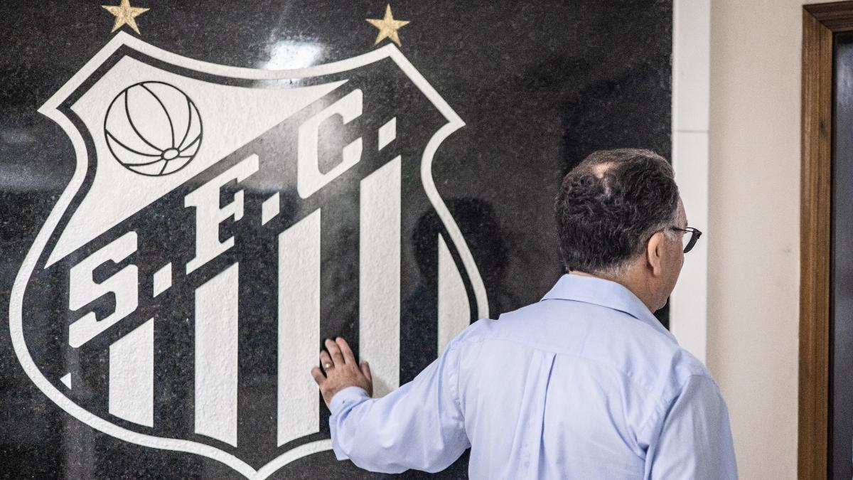 Em colapso financeiro, Santos pode perder atletas para times do Brasileirão