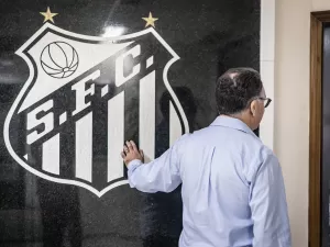 Santos tenta apagar fama de caloteiro, mas vê nova ameaça na Fifa assombrar