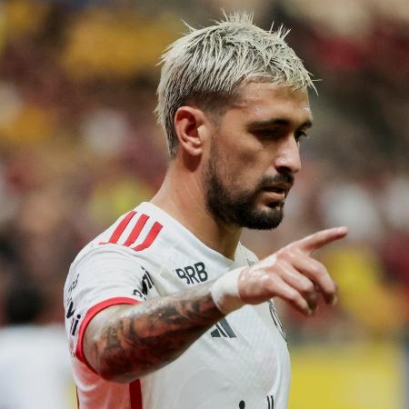 Arrascaeta, do Flamengo, em ação durante confronto diante do Amazonas pela Copa do Brasil