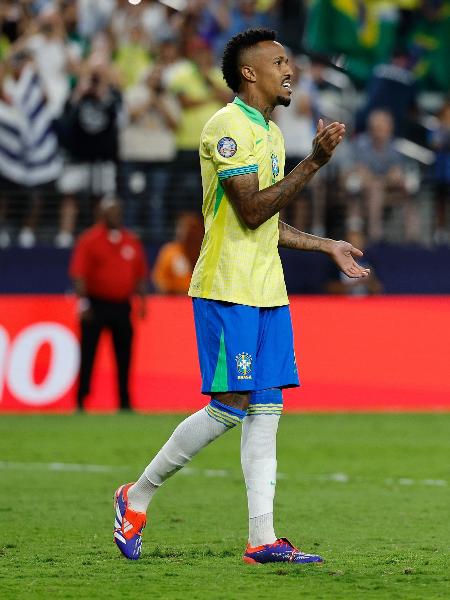 Militão se lamenta após perder pênalti em Brasil x Uruguai na Copa América Militão se lamenta após perder pênalti em Brasil x Uruguai na Copa América