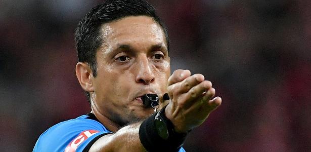 Var analisa lances polêmicos em jogo entre Flamengo e Peñarol: Foi pênalti?