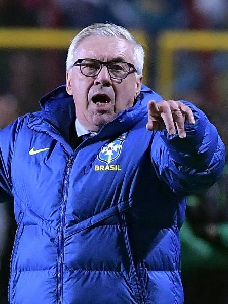 Carlo Ancelotti, técnico do Brasil, durante jogo contra a Bolívia