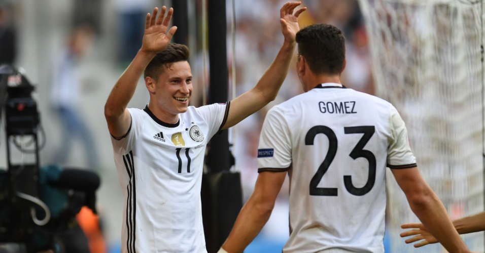 Draxler comemora o gol marcado pela Alemanha contra a Eslováquia