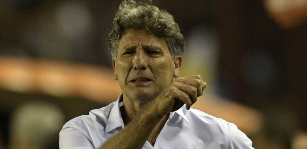 Renato Gaúcho, técnico do Grêmio, negocia renovação de contrato para 2018 - AFP PHOTO / JUAN MABROMATA