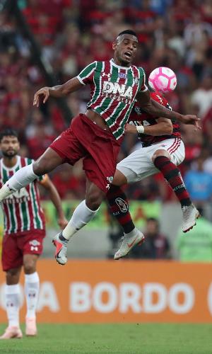 Digão, do Fluminense, em ação durante clássico contra o Flamengo