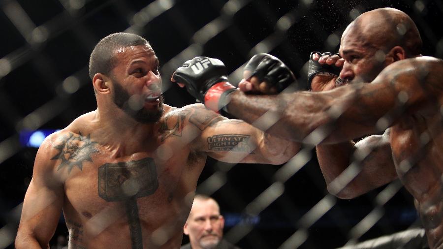 Thiago Marreta acerta soco em Jimi Manuwa no UFC 231 - Vaughn Ridley/Getty Images