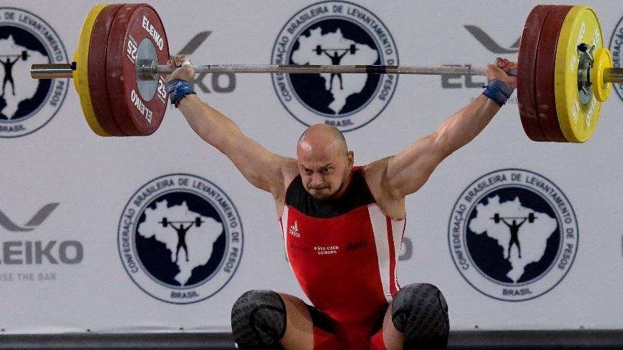 Serafim Veli, atleta do levantamento de peso - Washington Alves/CBLP