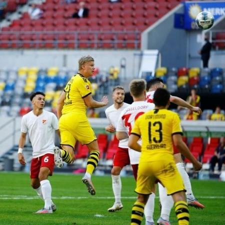 Haaland sai do banco e marca gol da vitória do Borussia - AFP