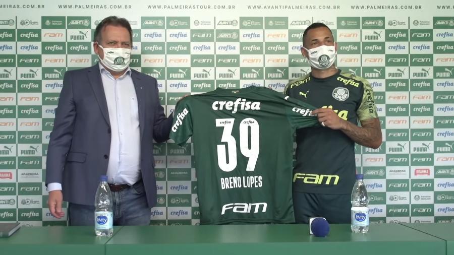 Breno Lopes é apresentado no Palmeiras pelo vice-presidente Paulo Buosi - Reprodução/TV Palmeiras