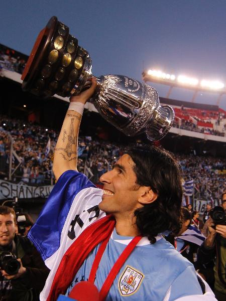 Loco Abreu comemora título da Copa América de 2011