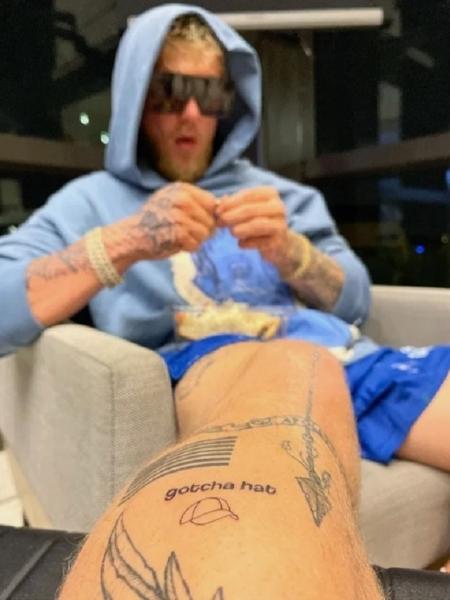 Jake Paul fez uma tatuagem na perna para relembrar o "furto" de boné - Reprodução/Instagram