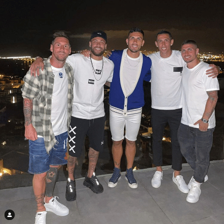 Neymar, Messi e os jogadores do PSG durante as férias - Reprodução