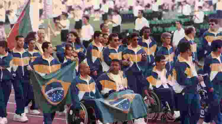 Delegação brasileira na abertura dos Jogos Paralímpicos de Barcelona-1992 - Comitê Paralímpico Brasileiro - Comitê Paralímpico Brasileiro