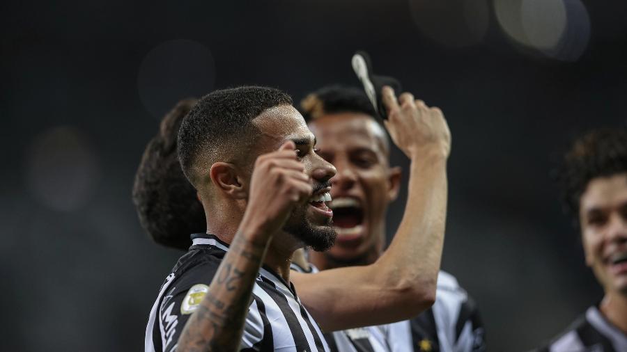 Calebe foi um dos destaques do Atlético-MG na vitória por 3 a 1 sobre o Santos - Pedro Souza/Atlético