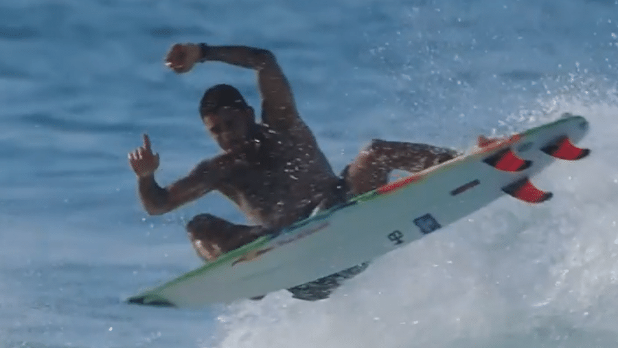 O surfista Pedro Scooby foi indicado a duas categorias no Oscar de ondas gigantes - Reprodução/Instagram