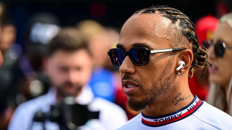 Lewis Hamilton chega para o grid de largada do GP da Holanda de Fórmula 1 - ANDREJ ISAKOVIC / AF