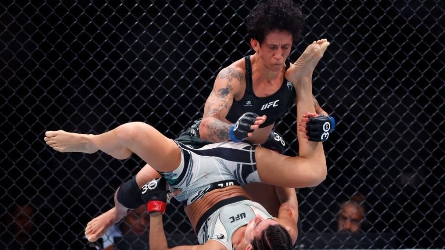 Virna Jandiroba, a Carcará, enfrentou Marina Rodriguez em duelo brasileiro no UFC 288, em Nova Jersey. 06/05/2023 - Sarah Stier/Getty Images