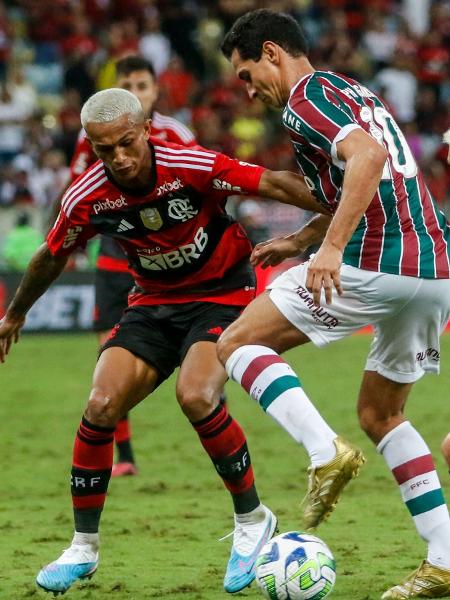 Ganso tenta se livrar da marcação em Fluminense x Flamengo, duelo da Copa do Brasil - FELIPE DUEST/PERA PHOTO PRESS/ESTADÃO CONTEÚDO