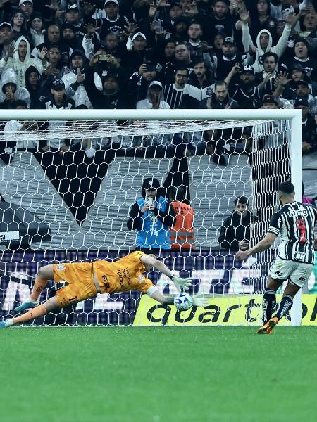 Cássio defendeu a penalidade cobrada por Hulk no duelo entre Corinthians x Atlético-MG, pelas oitavas da Copa do Brasil - Marcello Zambrana/AGIF