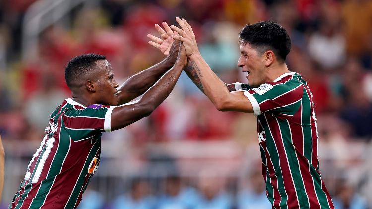 Arias e Cano comemoram gol em Fluminense x Al Ahly, jogo do Mundial de Clubes