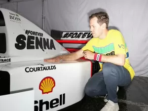 Vettel guia a última McLaren de Ayrton Senna em homenagem no GP de Ímola