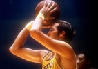 Lenda dos Lakers que inspirou logo da NBA morre aos 86 anos nos EUA